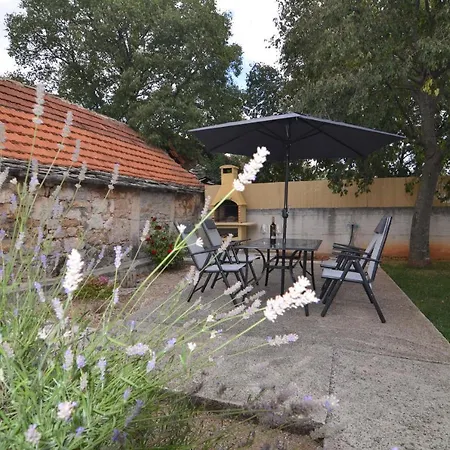 בית נופש Stone House *