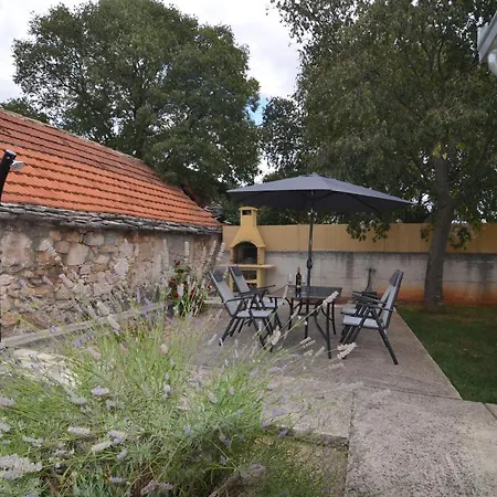 Stone House Holiday home Kaocine