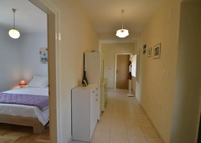 בית נופש Stone House *