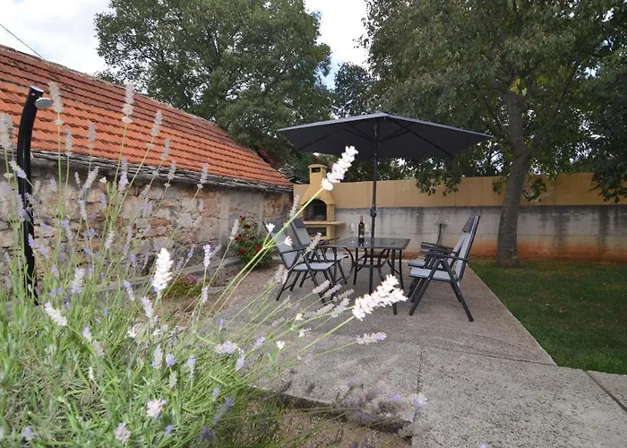 בית נופש Stone House *