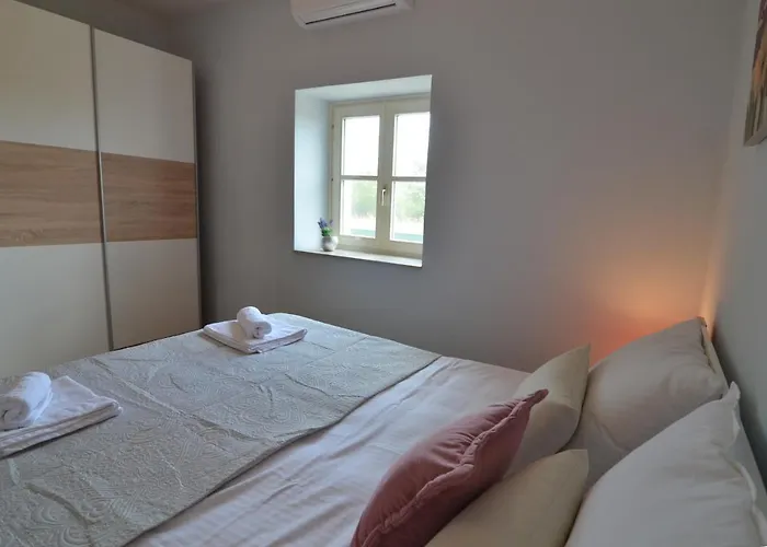 Stone House בית נופש Kaocine