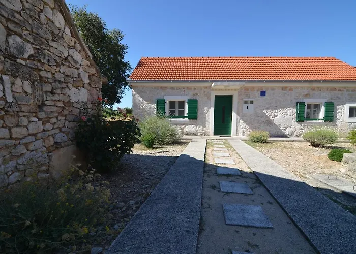 Stone House בית נופש *