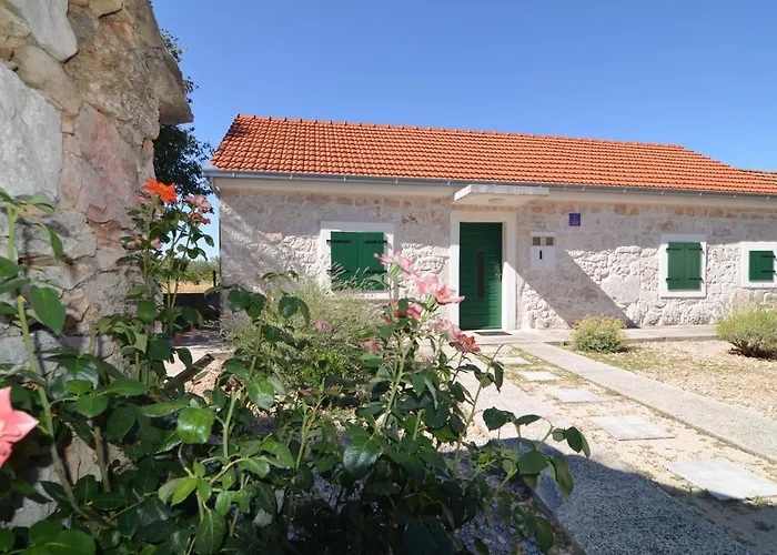 Stone House בית נופש *